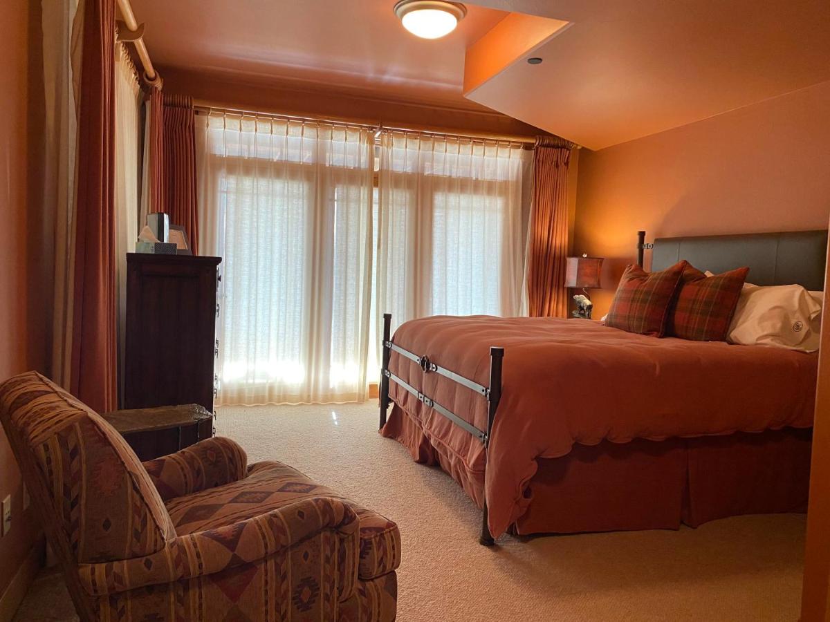 Popular attractions Area Nearby Property